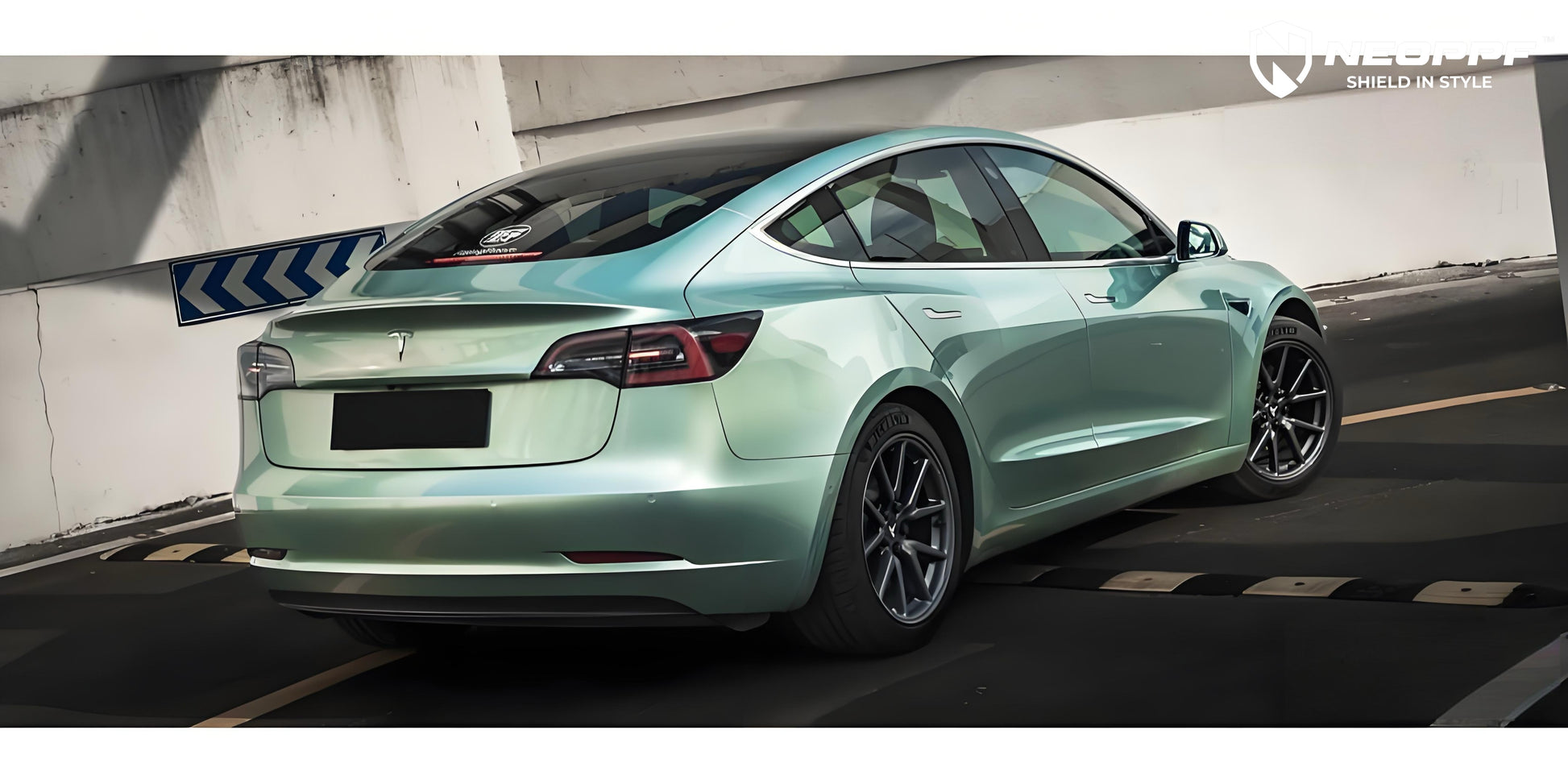 4009 - Liquid Metallic Grace Green