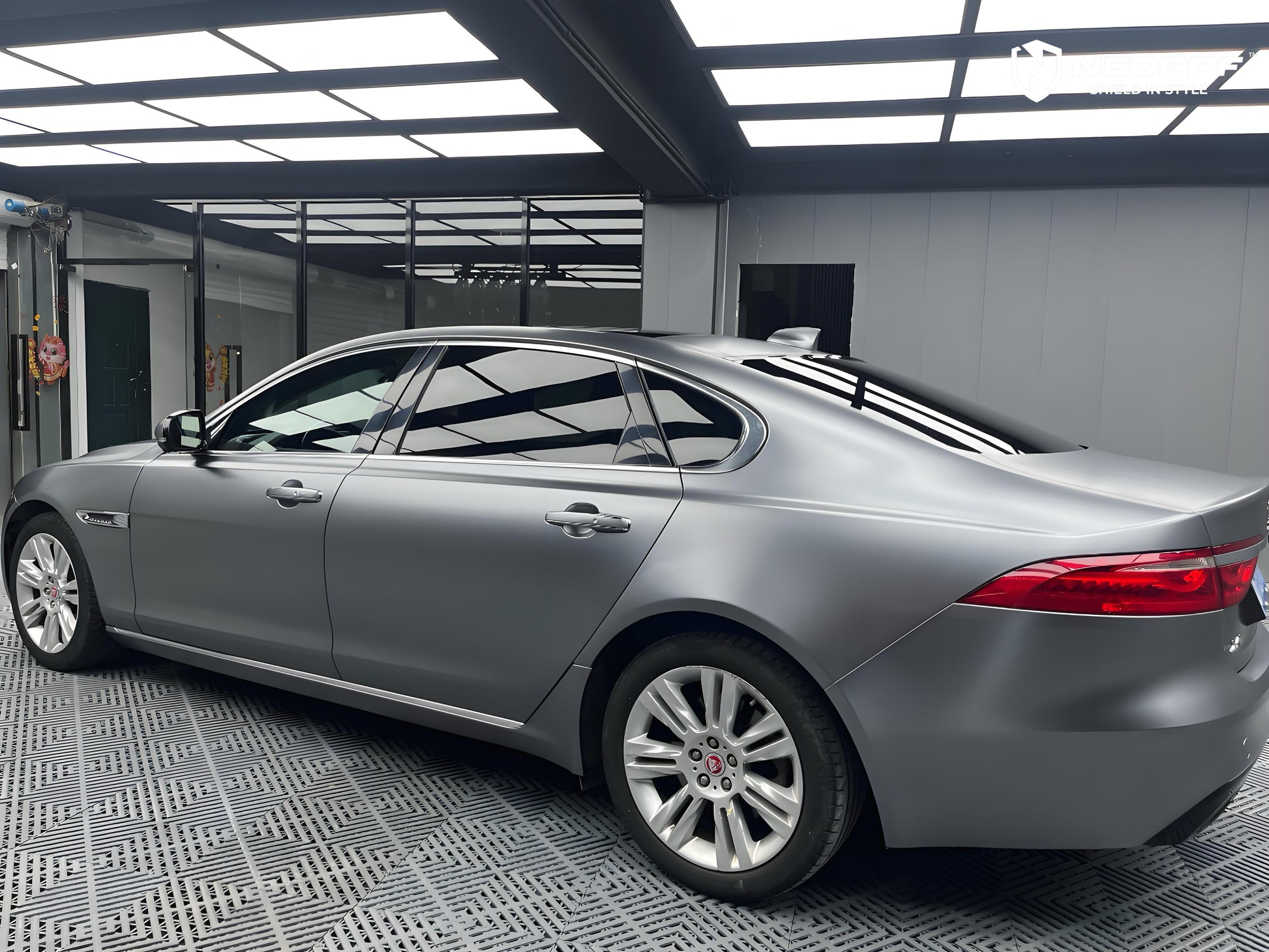 4022 - Liquid Metallic Titanium Gray