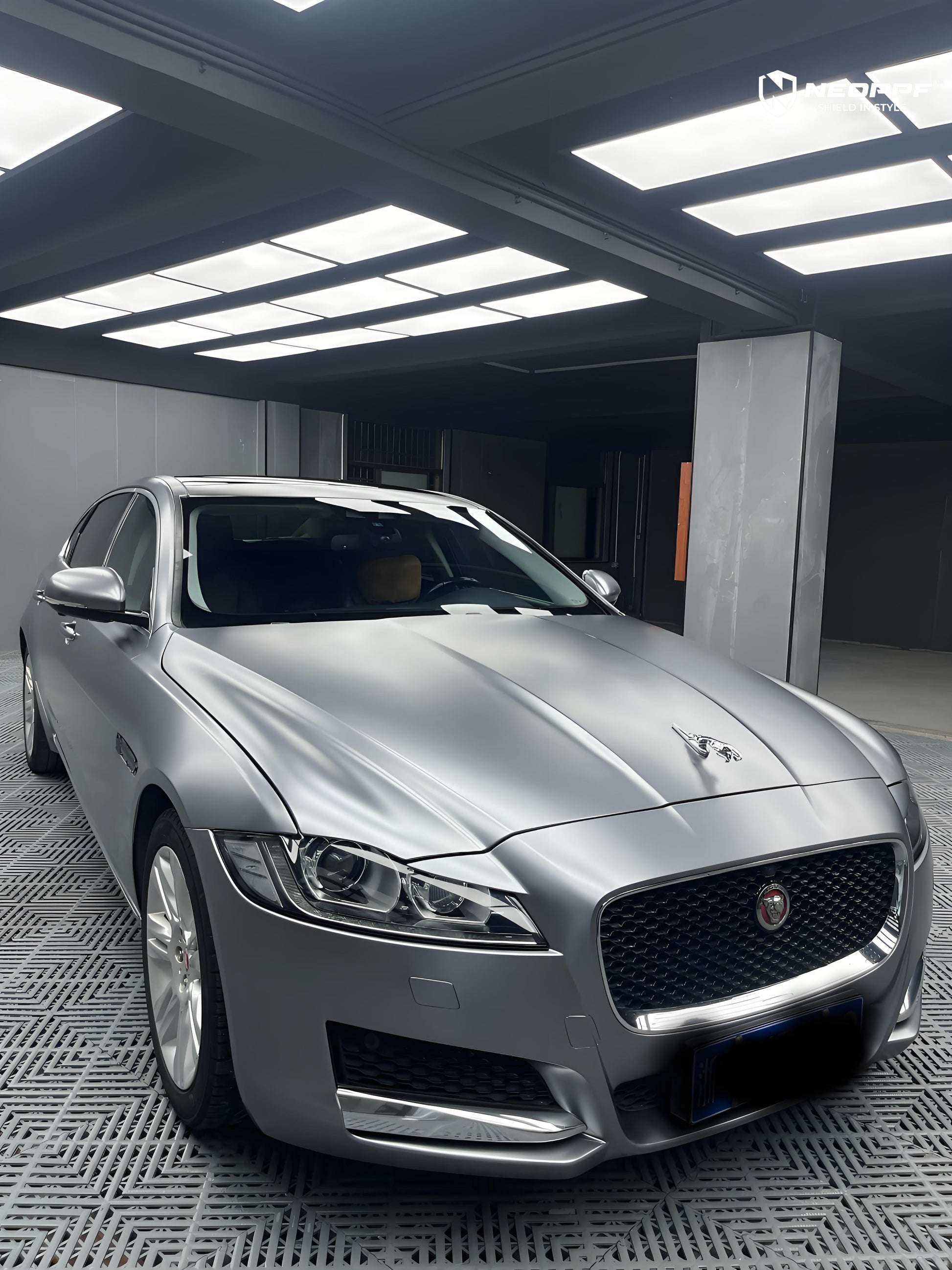 4022 - Liquid Metallic Titanium Gray